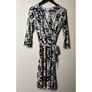 Leota Wrap Style Dress, Size Small Floral